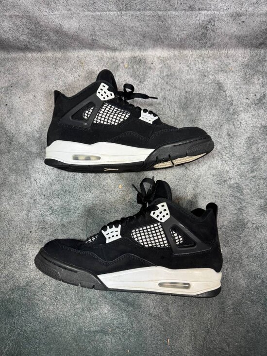 Size 8.5 | Jordan 4 White Thunder With Box | Pre-Owned main image 4